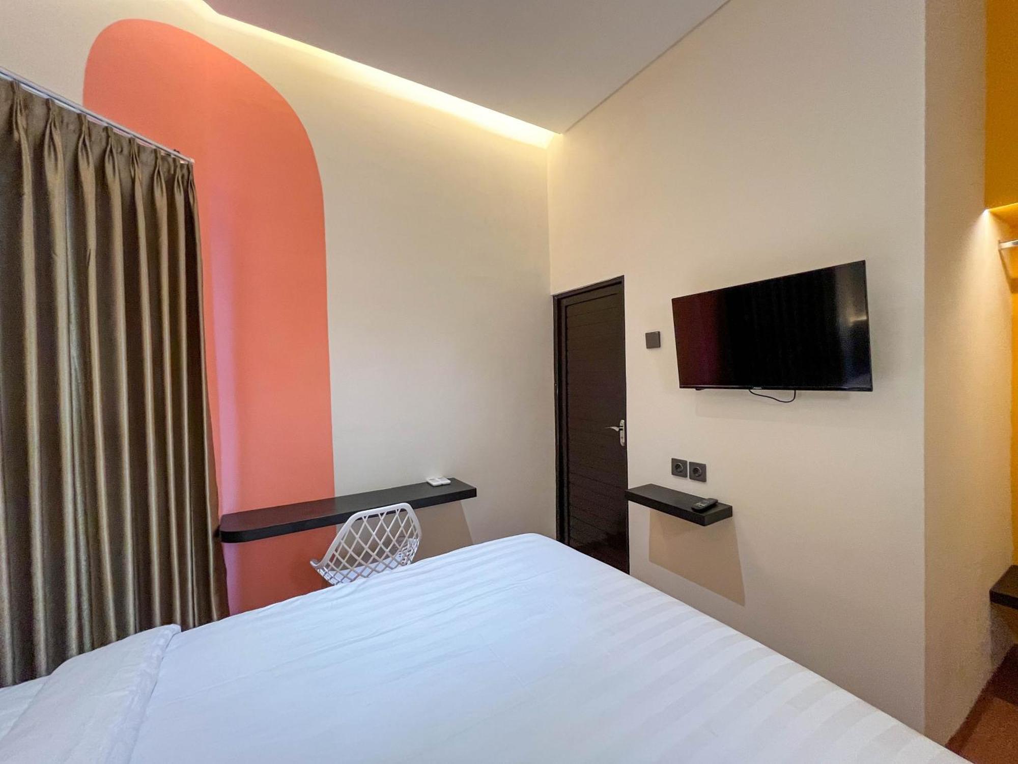 Sans Hotel Premiere Majapahit Semarang Exterior photo
