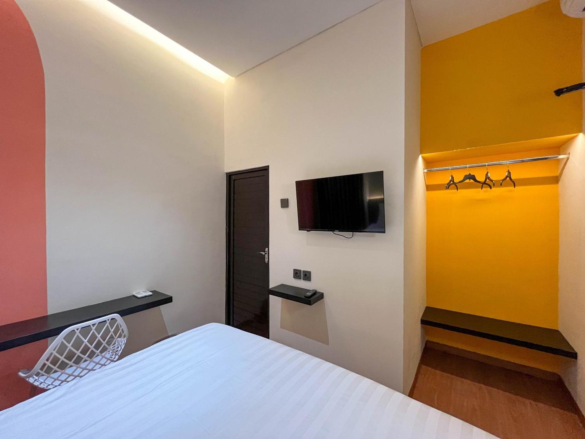 Sans Hotel Premiere Majapahit Semarang Exterior photo