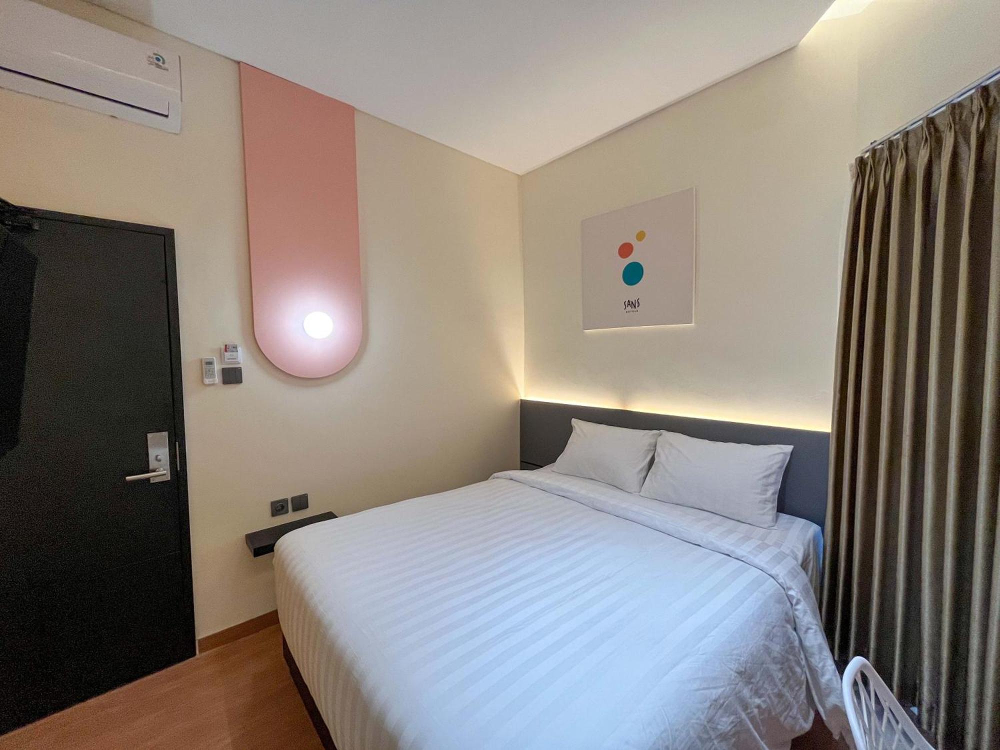 Sans Hotel Premiere Majapahit Semarang Exterior photo