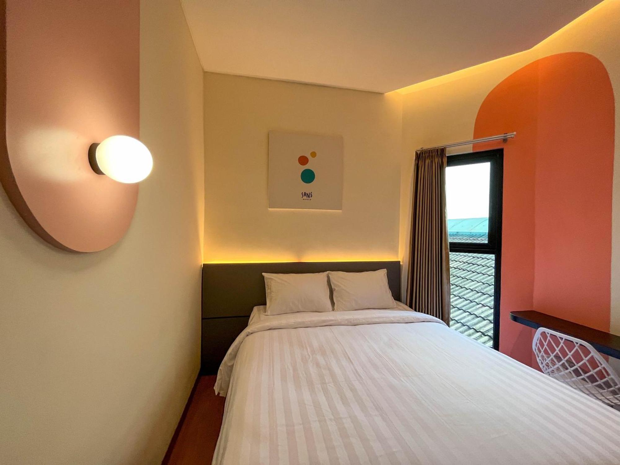Sans Hotel Premiere Majapahit Semarang Exterior photo
