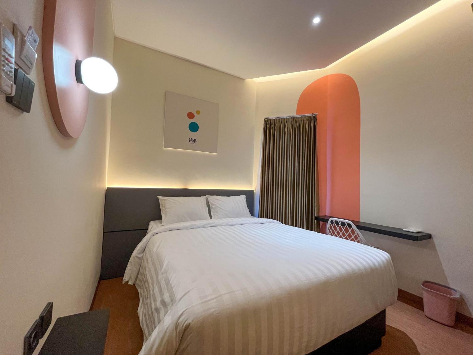 Sans Hotel Premiere Majapahit Semarang Exterior photo