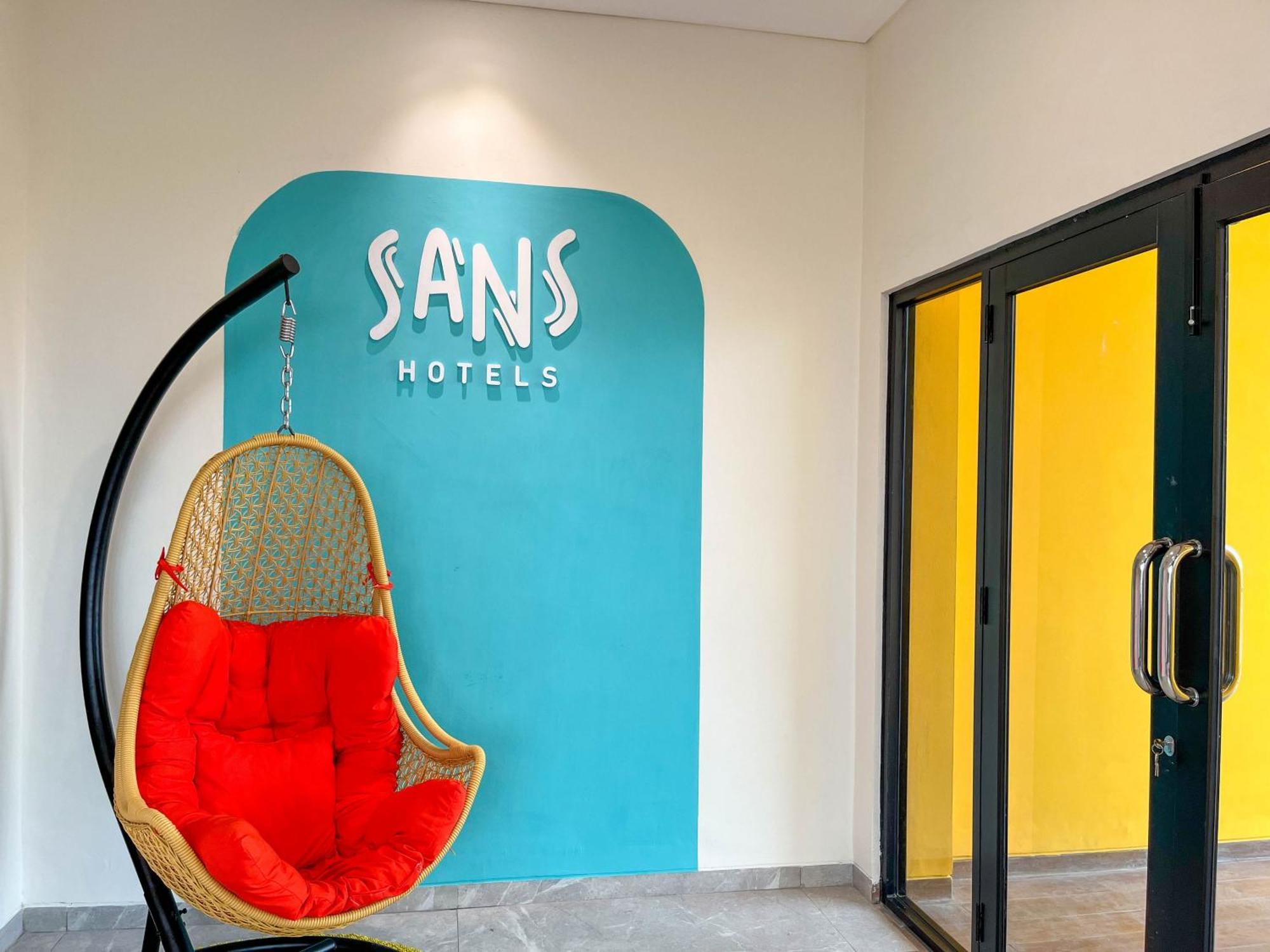 Sans Hotel Premiere Majapahit Semarang Exterior photo