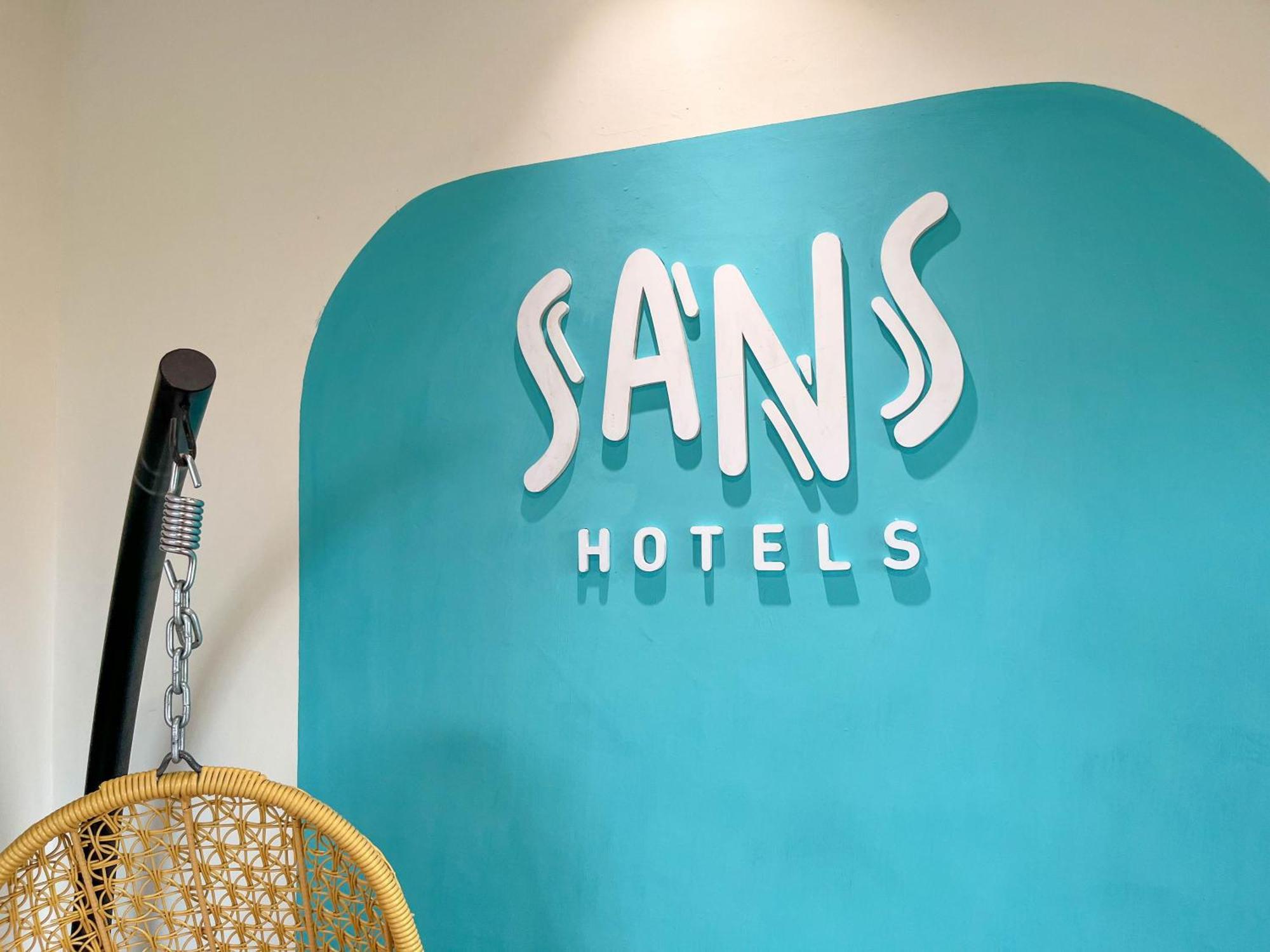 Sans Hotel Premiere Majapahit Semarang Exterior photo