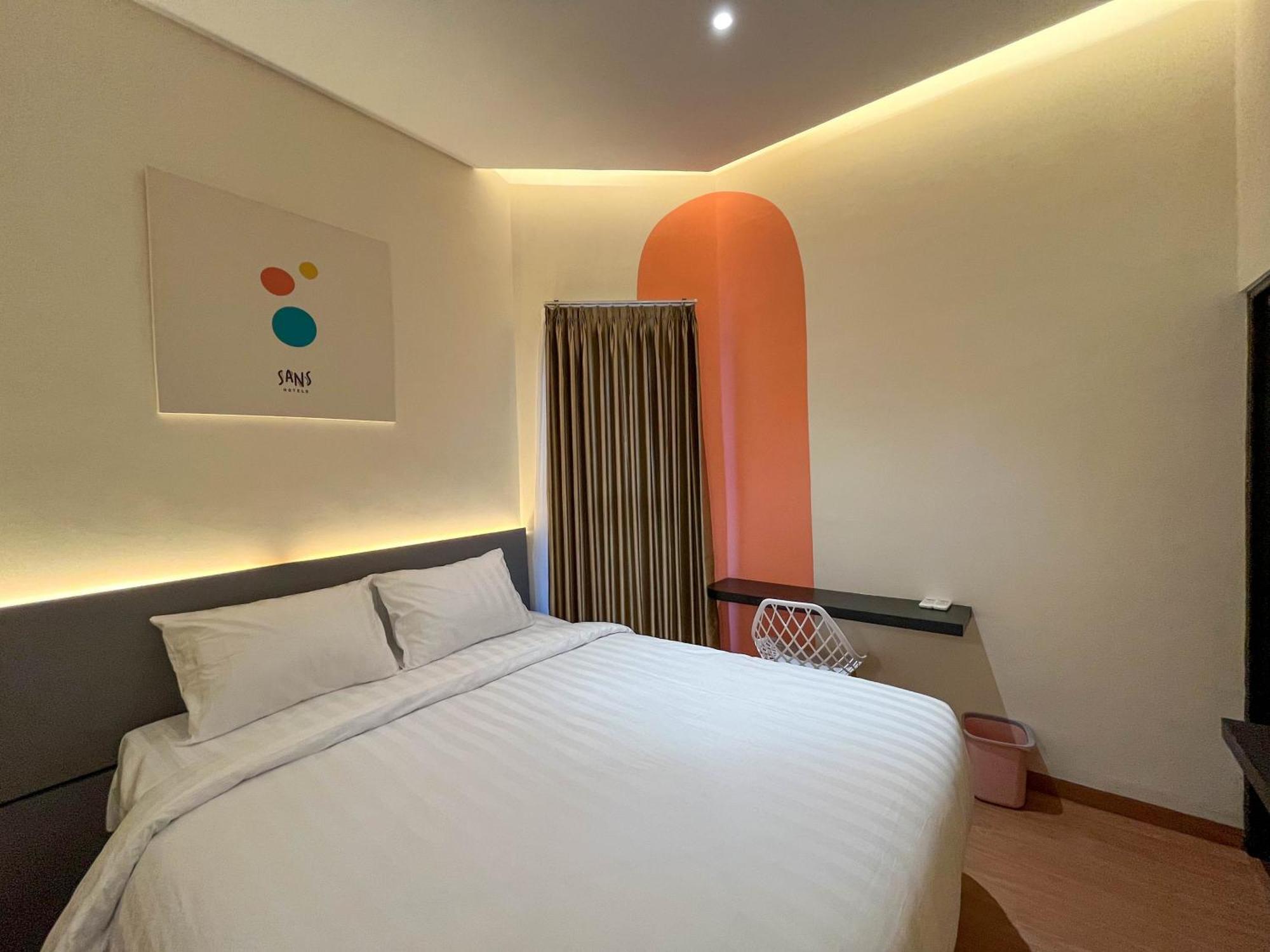 Sans Hotel Premiere Majapahit Semarang Exterior photo
