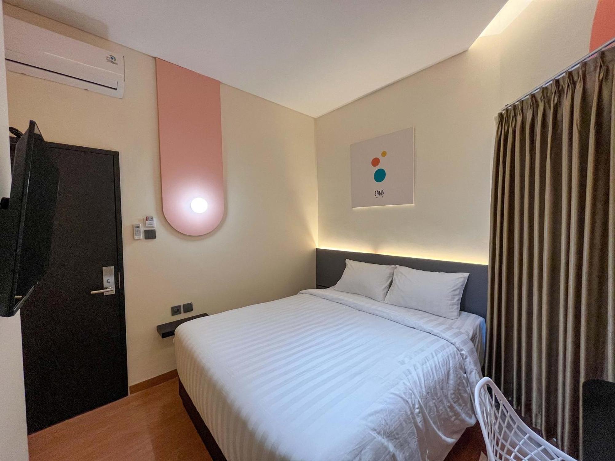 Sans Hotel Premiere Majapahit Semarang Exterior photo