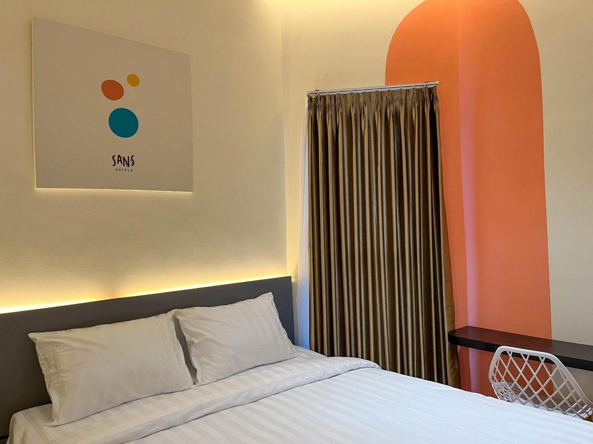 Sans Hotel Premiere Majapahit Semarang Exterior photo