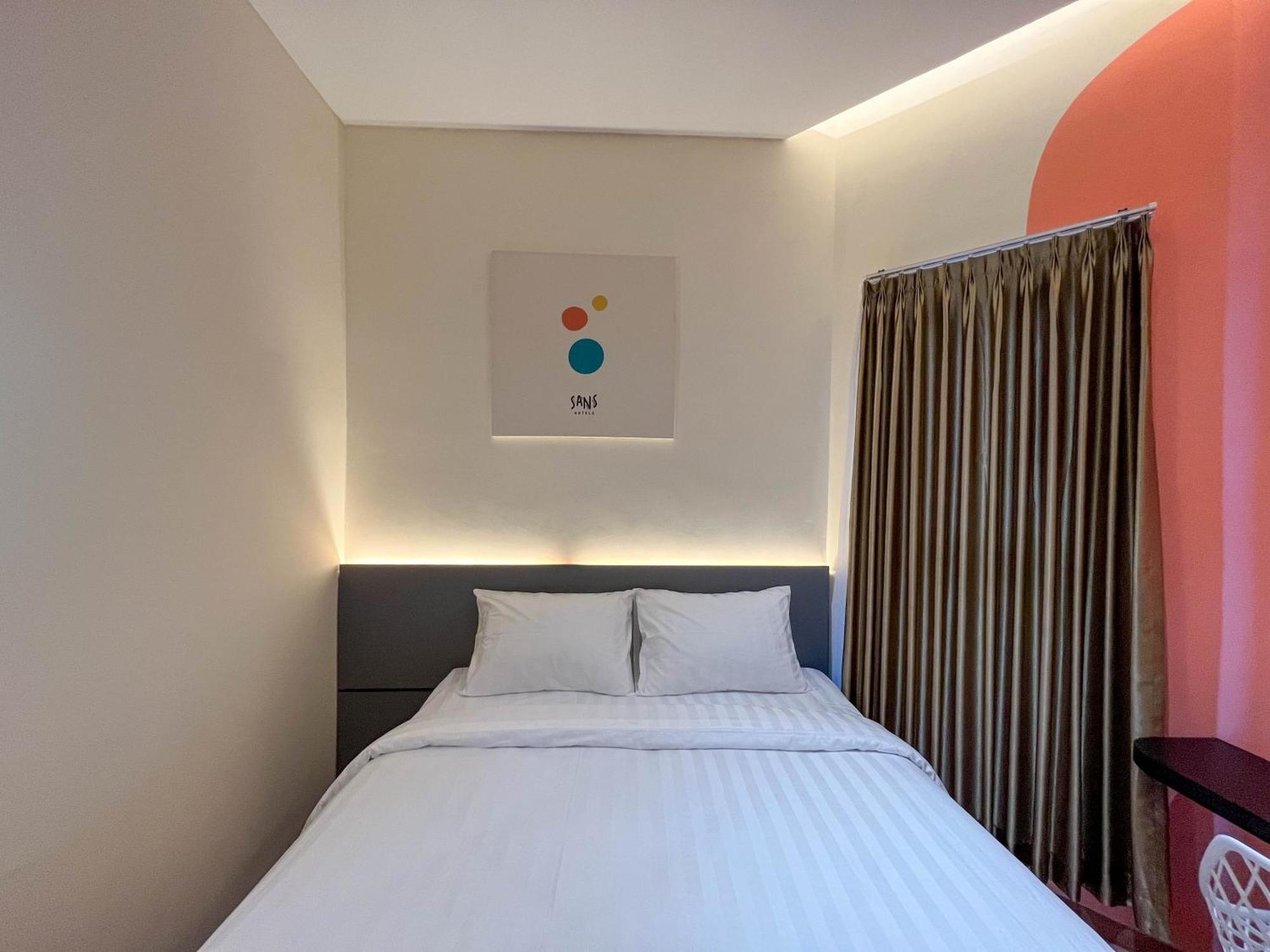 Sans Hotel Premiere Majapahit Semarang Exterior photo