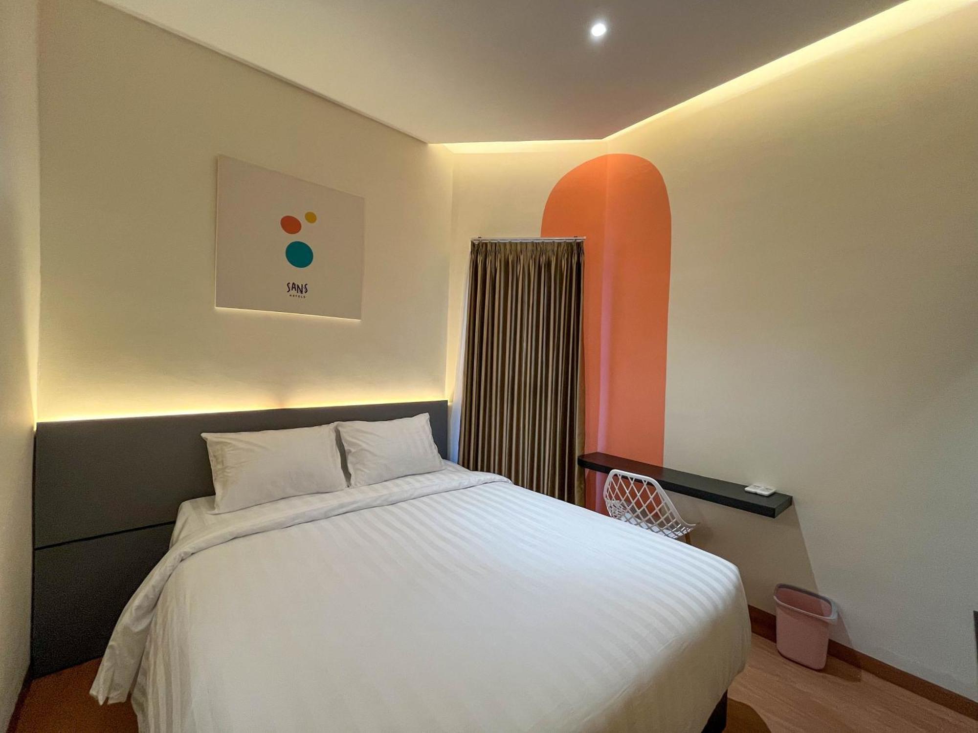 Sans Hotel Premiere Majapahit Semarang Exterior photo